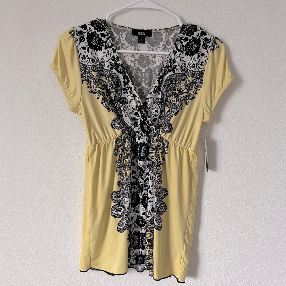 NWT BCX Yellow Paisley Top Size Medium